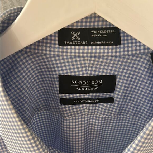 Nordstrom’s Men's Blue Checkered Shirt. Traditional fit - Picture 3 of 7